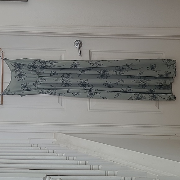 Beautiful Hibiscus Dress - Picture 3 of 6